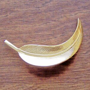 Vintage Goldtone Leaf Brooch Pin